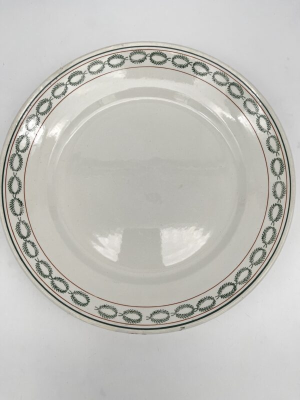 Plat ou grande assiette St Amand 6009 décor couronne verte – Image 3