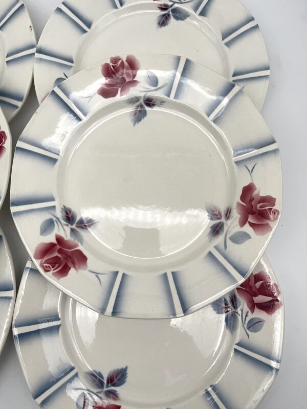 Assiette plate Printemps Digoin Sarreguemines décor gris et bordeaux – Image 5