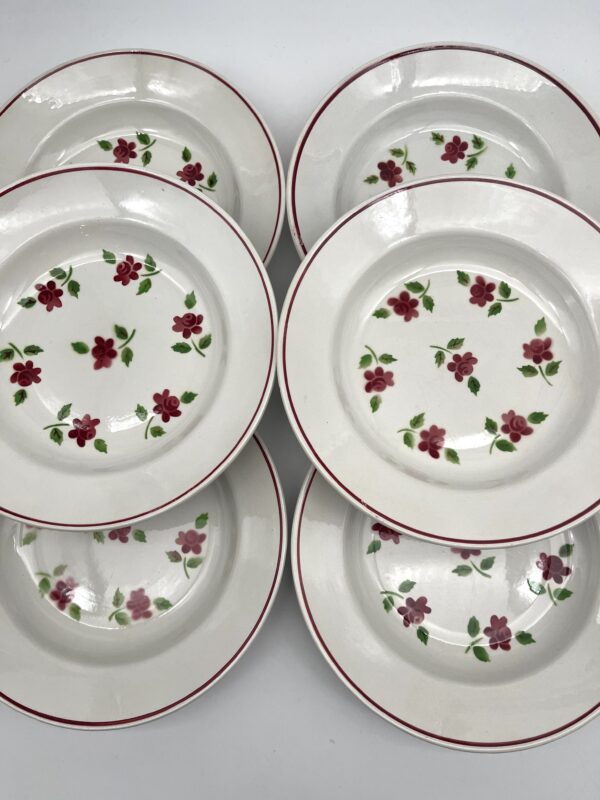 Assiette creuse Rosine Lunéville décor petites fleurs bordeaux – Image 3