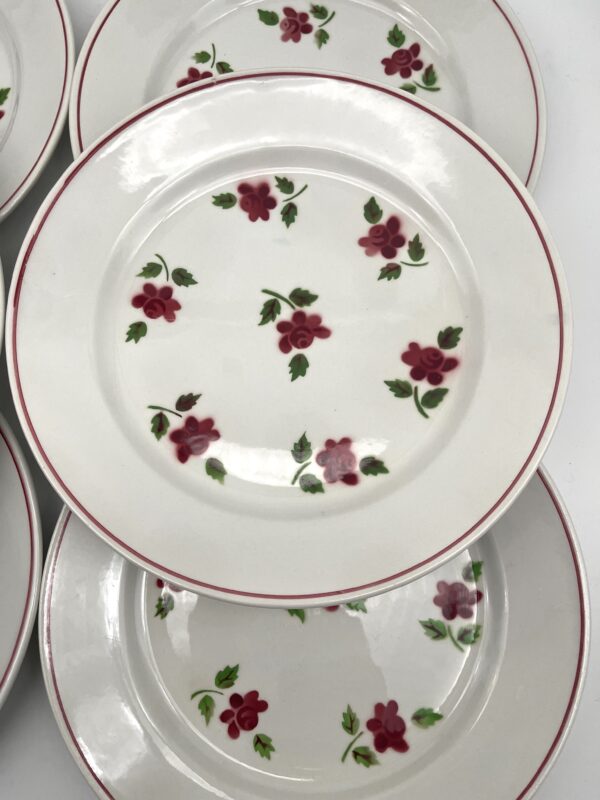 Assiette plate Rosine Lunéville décor petite fleurs bordeaux – Image 4