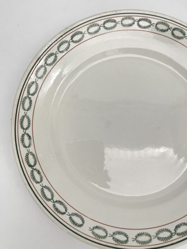 Plat ou grande assiette St Amand 6009 décor couronne verte – Image 4