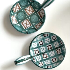 Lot de 2 caquelons ou coupelles en céramique Robert Picault décor vert et marron