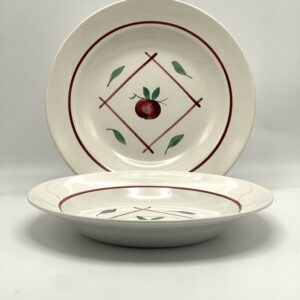 Assiette creuse décor pomme bordeaux et feuille verte