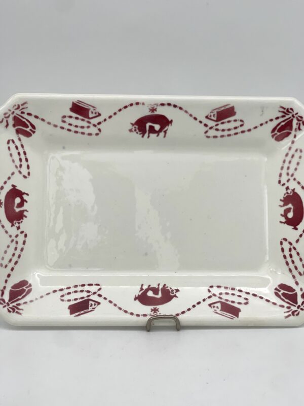 Petit plat rectangulaire à charcuterie décor cochon bordeaux – Image 2