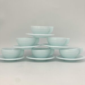 Tasse à café en opaline bleu ciel avec sous tasses