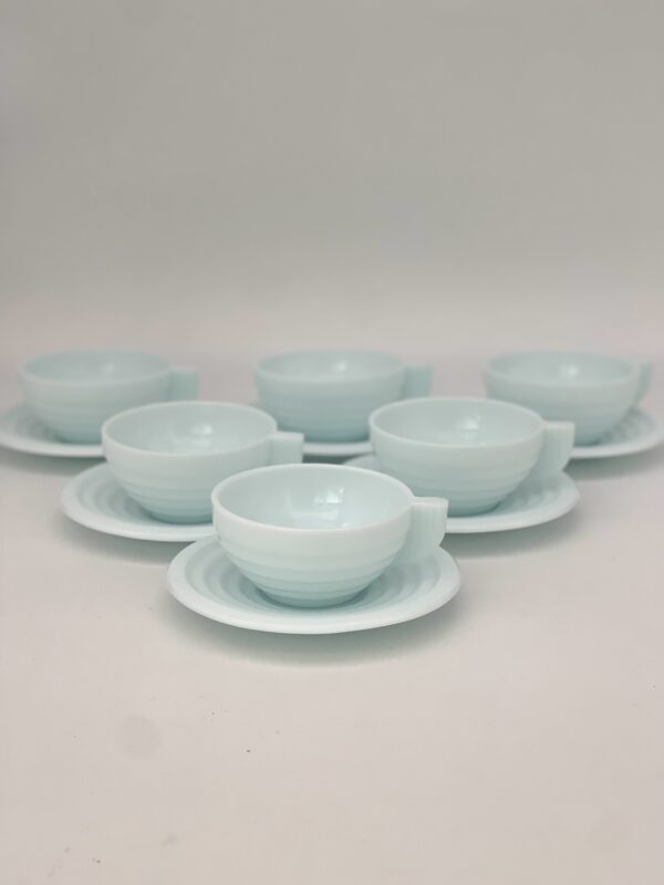 Tasse à café en opaline bleu ciel avec sous tasses – Image 3