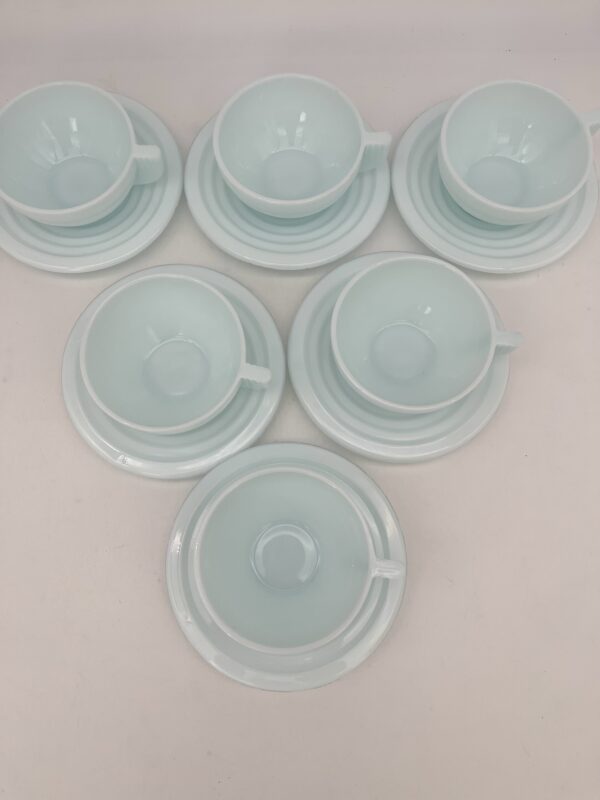 Tasse à café en opaline bleu ciel avec sous tasses – Image 5
