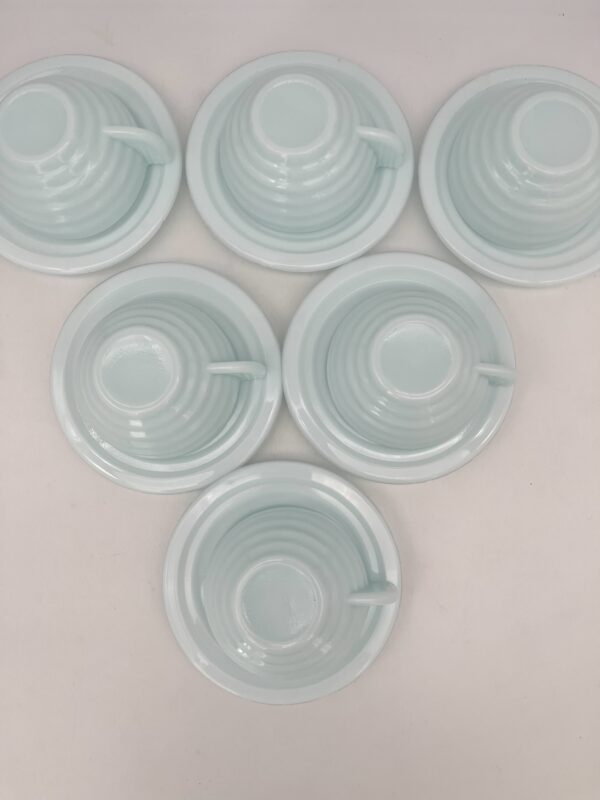 Tasse à café en opaline bleu ciel avec sous tasses – Image 6