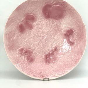 Grand plat en barbotine rose Salins décor fruits 36 cm