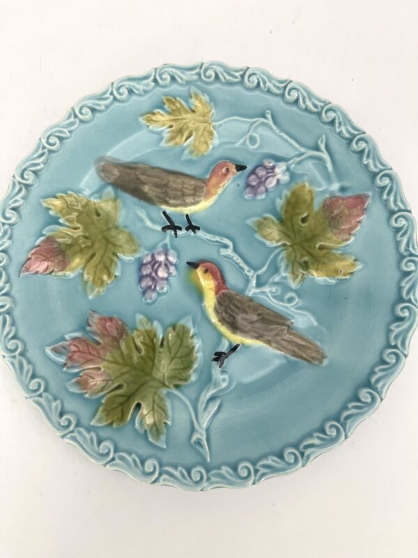 Petite assiette en barbotine / majolique décor oiseaux Germany – Image 3