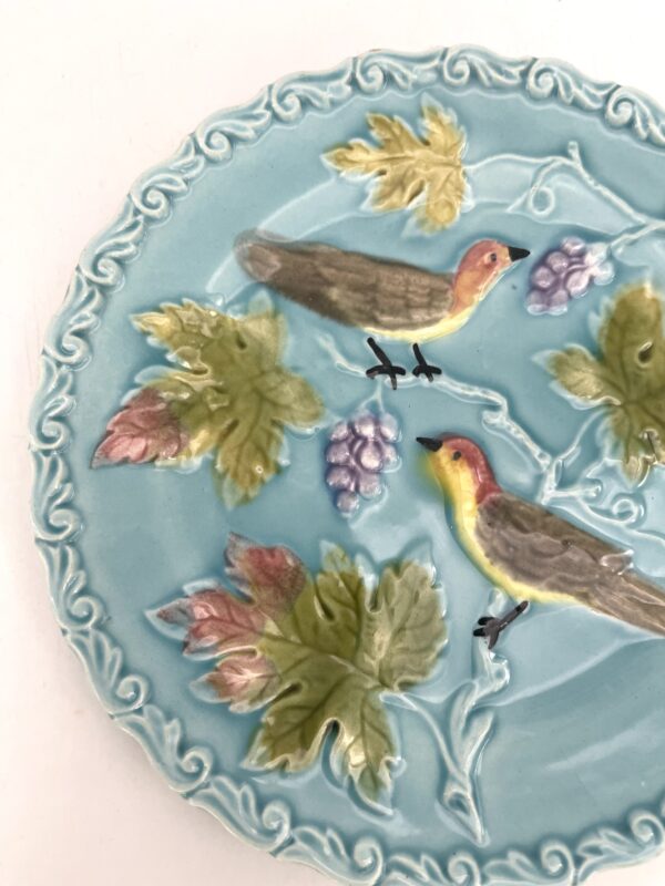Petite assiette en barbotine / majolique décor oiseaux Germany – Image 4