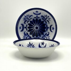 Coupelle en faience décor arabisant bleu