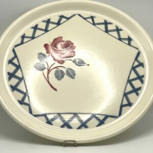 Plat à tarte Badonviller décor rose bordeaux et grise