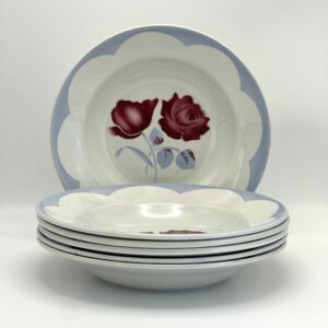 Assiette creuse Badonviller FB décor rose bordeaux et bord bleu ciel