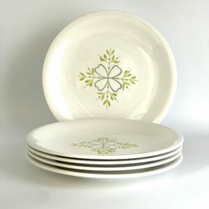 Assiette Longchamp décor trèfle vert