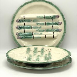 Assiette à asperges en barbotine Longchamp Terre de Fer décor vert