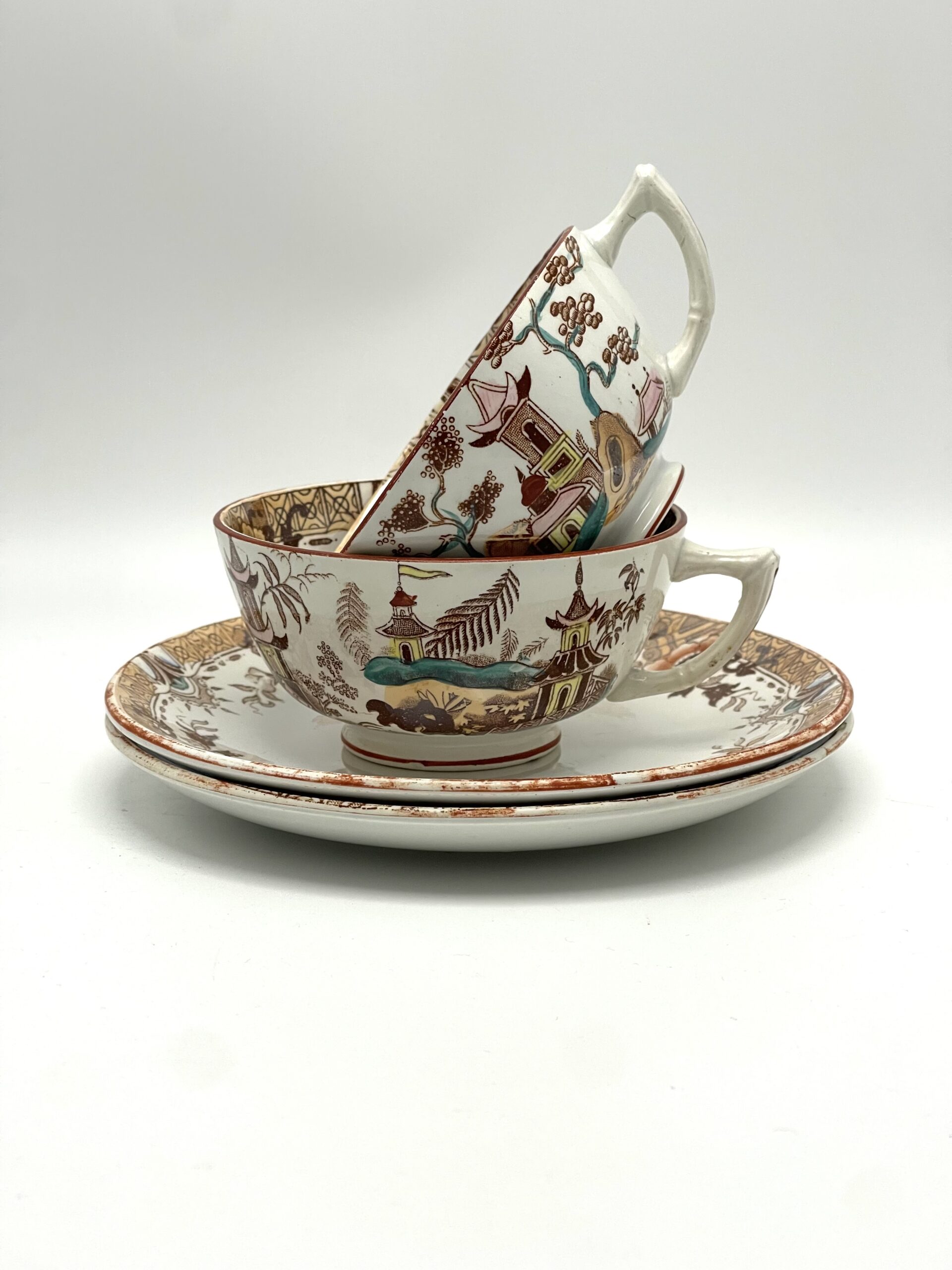 Tasse à café Sarreguemines décor japonisant marron