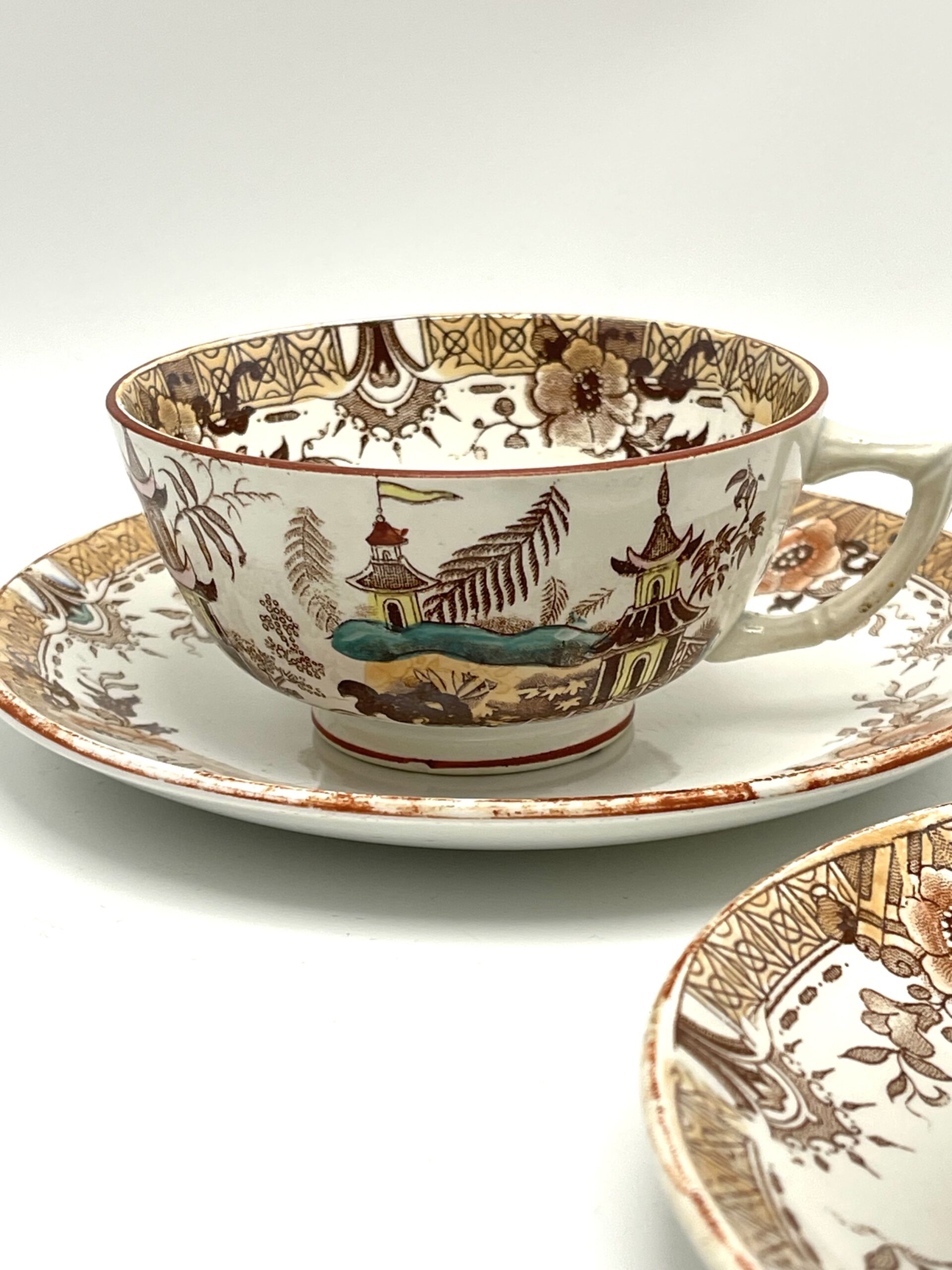 Tasse à café Sarreguemines décor japonisant marron – Image 4